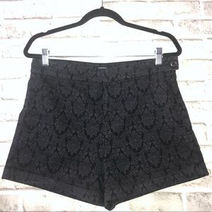 🦋Forever 21 Dark Designed Shorts 🩳